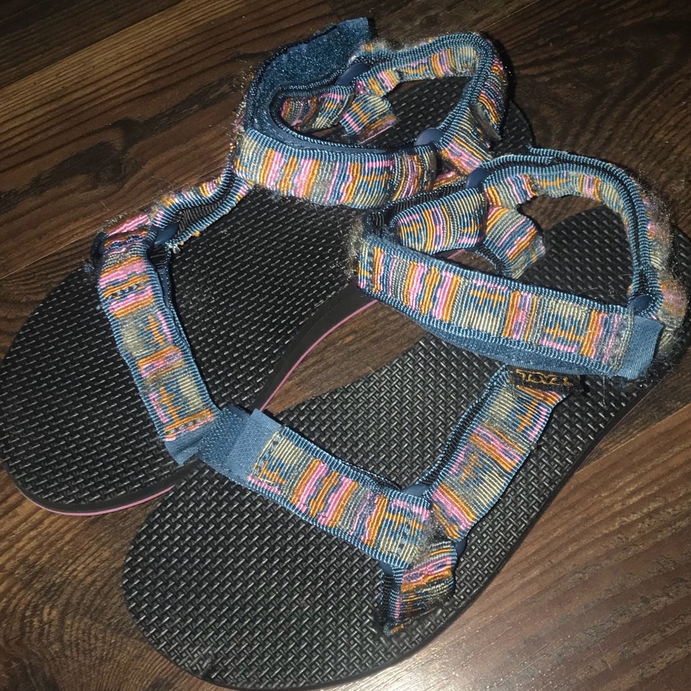 Teva sandals size 6